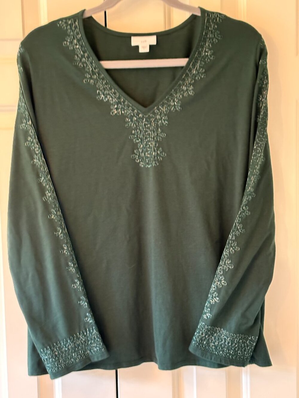 NWOT J. Jill Dark Green V-Neck Embroidered Top  Sz L